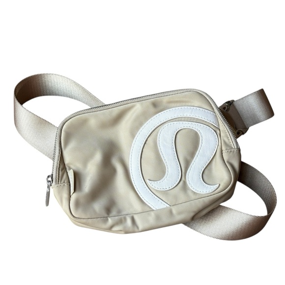 Lululemon 1L Belt Bag LIMITED EDITION EXCLUSIVE in Trench/White Opal Logo - Picture 7 of 15